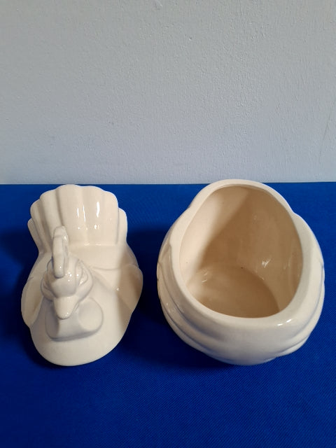 Æggehøne i keramik